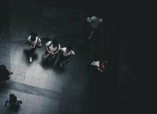 Czy pisać liceum w CV?